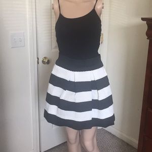 Black and white size small skirt